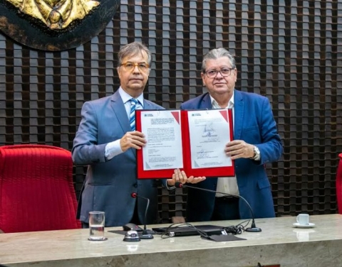 João e Fábio assinaram termo de compromisso