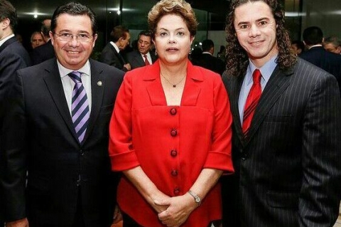 Vené traiu Dilma mas ainda é mimoseado pelo PT