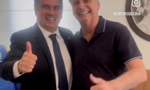 Bolsonaro recebeu broche do presidente do PP