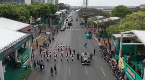 Lula e Janja acenaram para o além