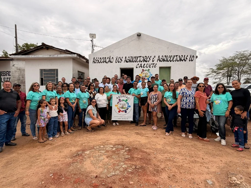 Murilo celebra conquista com agricultores