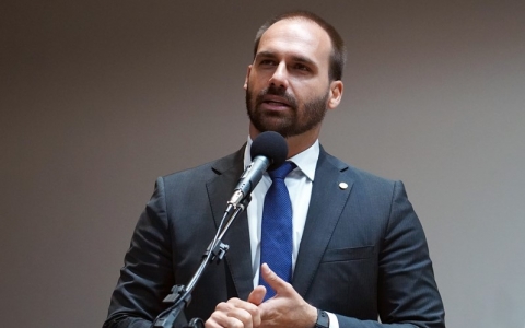 Eduardo luta nos EUA por liberdade no Brasil