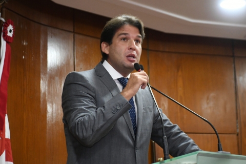 Milanez Neto: prometeram piscina, a população encontrou um buraco