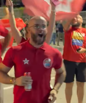Diretor faz dancinha pró Lula e PT 
