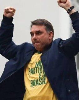 Flávio passa Lula na média das pesquisas