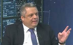 Neto: eleito domingo, afastado hoje