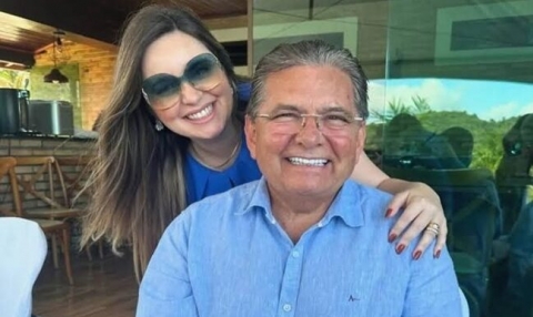 Alanna Galdino ao lado do pai, Adriano Galdino