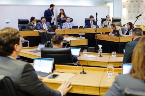 Adriano Galdino presidiu a sessão da última quarta-feira