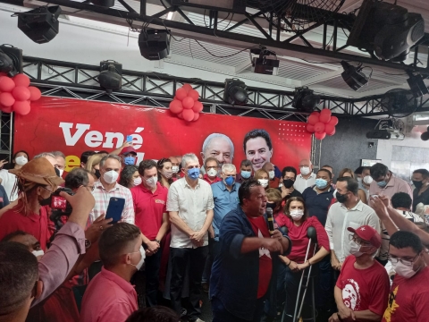 Os cabeças coroadas de várias Operações
