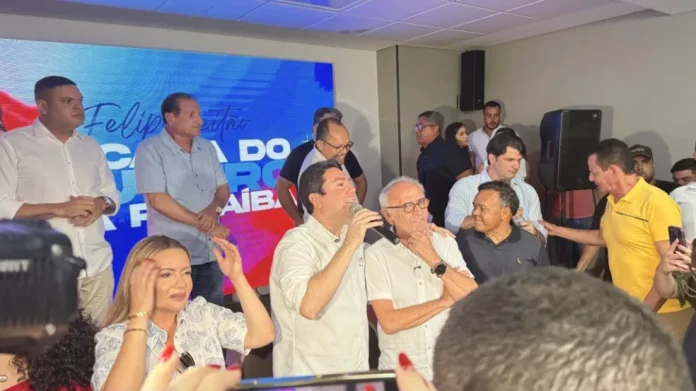 Leitão decidiu ficar com Cícero Lucena