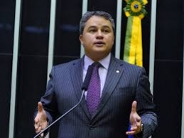 Senador Efraim Filho: posição corajosa