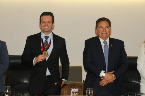 Alberto Uchoa e Adriano Galdino