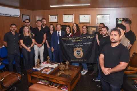 Adriano recebeu aprovados em concurso da polícia civil