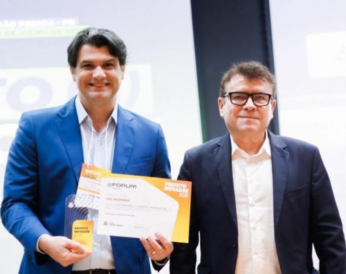 Leo Bezerra recebe prêmio Prefeito Inovador 2026