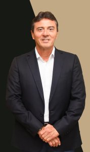 Empresário Luiz Teixeira é agraciado com a mais alta comenda do Poder Legislativo paraibano